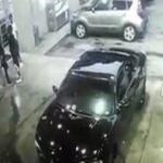 Benzin istasyonunda otomatik silahlarla çatışma