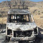 PKK'lı teröristler köy minibüsünü ateşe verdi