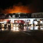 Market yangını TOMA'larla söndürüldü