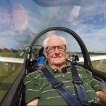 60 yıllık biletle uçma hayalini gerçekleştirdi