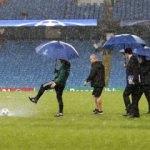 Manchester'da dev maça yağmur engeli!