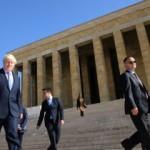 Boris Johnson Anıtkabir'i ziyaret etti
