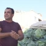 Erciş'te yetştirdiği lahanaları Siirt'te satıyor