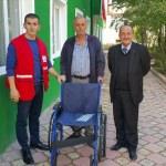 İhtiyaç sahiplerine tekerlekli sandalye yardımı