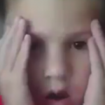 Fotoğraf efektlerinden korkan &ccedil;ocuklar g&uuml;ld&uuml;rd&uuml;