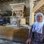  350 yıllık su değirmenini yaşlı &ccedil;ift d&ouml;nd&uuml;r&uuml;yor