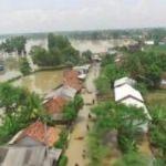 Endonezya'da seller 4 bin 500 kişiyi evinden etti!