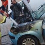 Alev topuna dönen aracı gören esnaf koştu