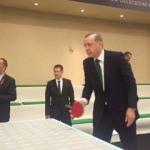 Erdoğan, Zeybekçi'yle masa tenisi oynadı