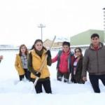 Kar kadın futbolcuları durduramadı