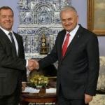 Başbakan Yıldırım, Medvedev ile g&ouml;r&uuml;şt&uuml;