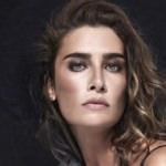 Şarkıcı Sıla Adana'da kebap yaptı!