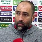 Maç sonunda çılgına dönüp yayını terk etti!
