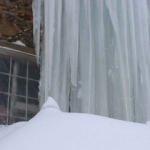 5 metrelik buz sarkıtı görenleri şaşırtıyor
