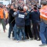 Develer g&uuml;reşti, sahipleri kavga etti!