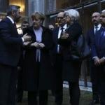 Merkel FET&Ouml;'n&uuml;n bombaladığı Meclis'i gezdi!