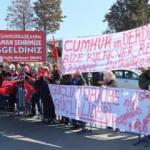 Cumhurbaşkanı Erdoğan pankartlı davete Evet dedi