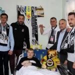 Fenerbahçeli gencin tedavi masraflarını Beşiktaşlılar üstlendi