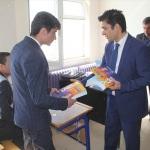 Kaymakam Öztürk'ten öğrencilere kitap