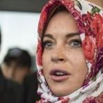 Lindsay Lohan sığınmacılar için eşarp tasarladı