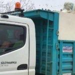 CHP'li belediye Atatürk heykeline çöp poşeti taktı
