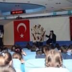 Özel Gökyüzü İlkokulu- Ortaokulu öğrencileri 'Çanakkale Geçilmez' dedi.