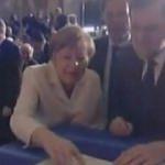 Merkel'i gülmekten öldüren imza!