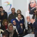 CHP lideri apartman y&ouml;netimi toplantısına katıldı