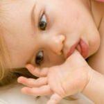 Bebekler ve çocuklar parmağını neden emer?