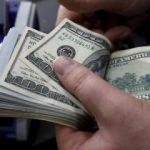 Dolar 10 ayın düşüğüne yakın seviyelerde tutundu
