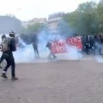 Fransızlar yine sokağa d&ouml;k&uuml;ld&uuml;! 