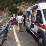 Tur otob&uuml;s&uuml; devrildi! &Ccedil;ok sayıda &ouml;l&uuml; ve yaralı var