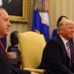 Trump'ın y&uuml;z&uuml;ne s&ouml;yledi: Vururuz!