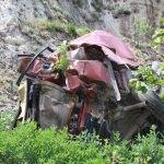 Denizli'de otomobil uçurumdan yuvarlandı: 1 ölü, 2 yaralı