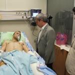 Vali Çınar yaralı askeri ziyaret etti