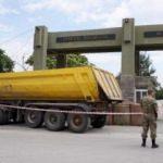 Bonzai içen kamyoncu kışlaya daldı!