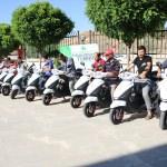 Suriyelilere elektrikli motosiklet dağıtıldı