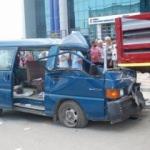 Minibüs TIR'a çarptı: 5 yaralı