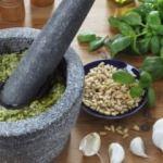 Pesto sosu nasıl yapılır?