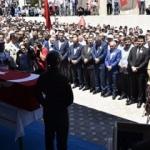 Şehit öğretmen Yılmaz son yolculuğuna uğurlandı