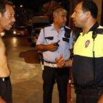 Alkoll&uuml; s&uuml;r&uuml;c&uuml;den polise komik tehdit