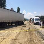 Burdur'da otomobil tıra çarptı: 1 ölü, 1 yaralı