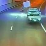 Kamyonetten u&ccedil;an yatak faciaya yol a&ccedil;ıyordu!