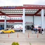 Sakarya'da iş&ccedil;ileri taşıyan trakt&ouml;r&uuml;n devrilmesi