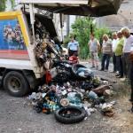 Çöp kamyonunda patlama: 2 işçi yaralı