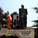 Gazi Osman Paşa Anıtı deterjanla yıkandı