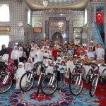 Yaz Kur'an kursu öğrencilerine bisiklet hediyesi