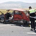 Kars'ta iki otomobil çarpıştı: 1 ölü, 2 yaralı