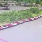 Go-kart aracına şalı takılan hemşire ölümden döndü