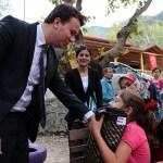 Kaymakam Arabacı engelli &ccedil;ocukların hayalini ger&ccedil;ekleştirdi